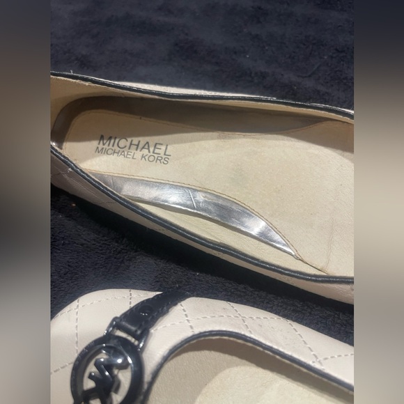 ✨Michael Kors Leather Patent Nude Casual Flats with Black Trim  Size 6.5M✨ - Picture 6 of 8